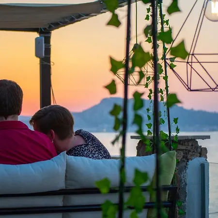 Agoulos アパートホテル 3*